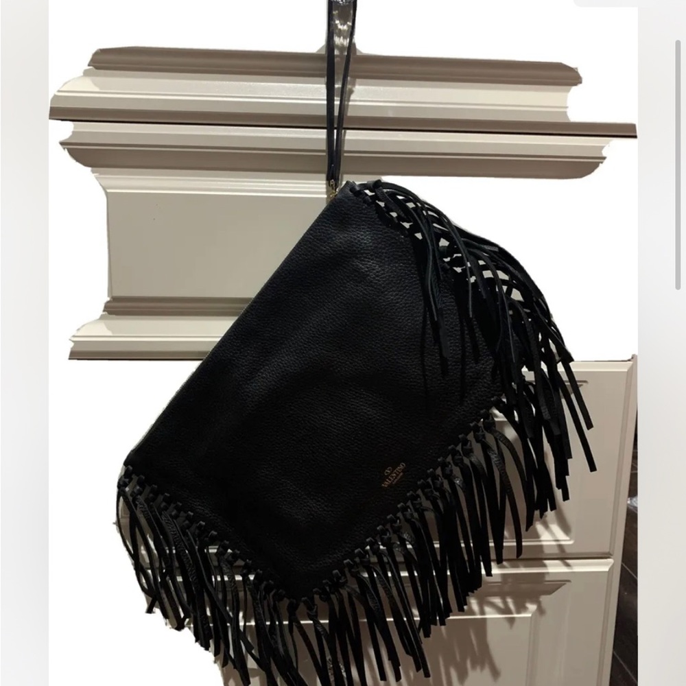 SOLD!!!!


Authentic Valentino Rockee Fringe X-Large Clutch